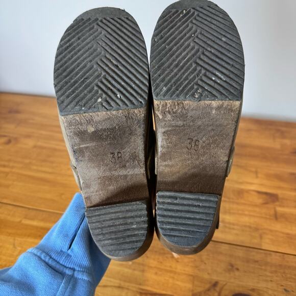 Lottas Taupe Gray Leather Slip On Wooden Heel Swedish Clogs Size 38 - Picture 5 of 5